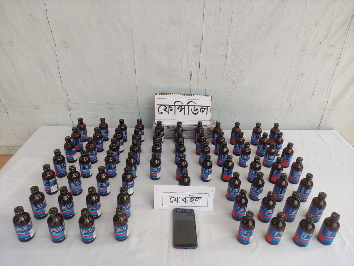 কুমিল্লার ৩ জায়গায় র্যাব-১১ এর অভিযান কুমিল্লার ৩ জায়গায় র্যাব-১১ এর অভিযান