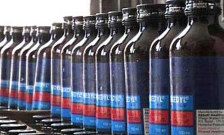 বাথরুমের মেঝে খুঁড়ে ফেনসিডিল উদ্ধার বাথরুমের মেঝে খুঁড়ে ফেনসিডিল উদ্ধার