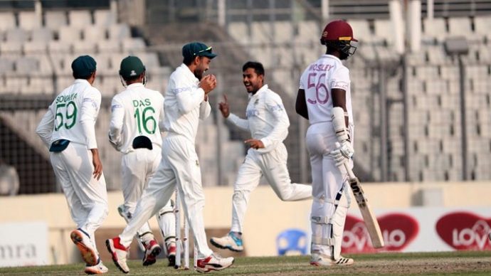 তৃতীয় দিন শেষে দেড় শতাধিক রানে এগিয়ে উইন্ডিজ তৃতীয় দিন শেষে দেড় শতাধিক রানে এগিয়ে উইন্ডিজ