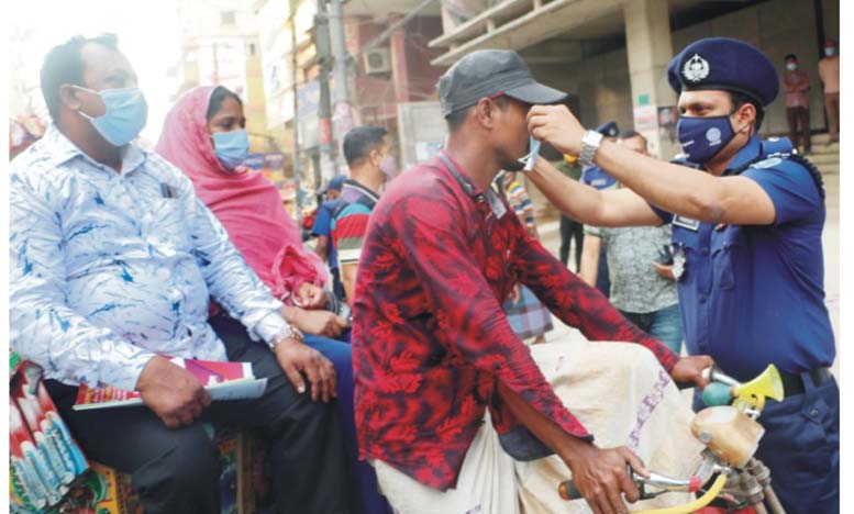 মাস্ক ব্যবহার নিশ্চিতে কুমিল্লায় পুলিশের সচেতনতা কার্যক্রম মাস্ক ব্যবহার নিশ্চিতে কুমিল্লায় পুলিশের সচেতনতা কার্যক্রম