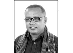 চেনা অনুভূতি ও বিপন্ন মানুষেরা চেনা অনুভূতি ও বিপন্ন মানুষেরা