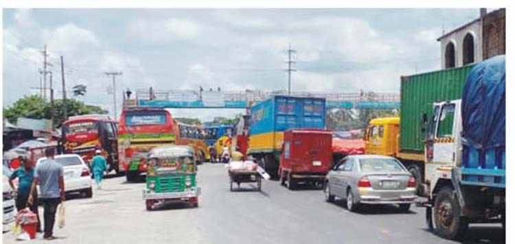 শিথিলের প্রথমদিনই কুমিল্লার ঢাকা-চট্টগ্রাম মহাসড়কে যানবাহনের প্রচণ্ড চাপ, জট নেই শিথিলের প্রথমদিনই কুমিল্লার ঢাকা-চট্টগ্রাম মহাসড়কে যানবাহনের প্রচণ্ড চাপ, জট নেই