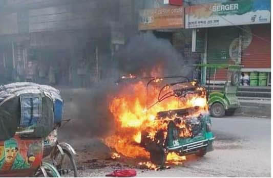 কুমিল্লায় অটোরিকশায় অগ্নিকাণ্ড তিন যাত্রী হাসপাতালে