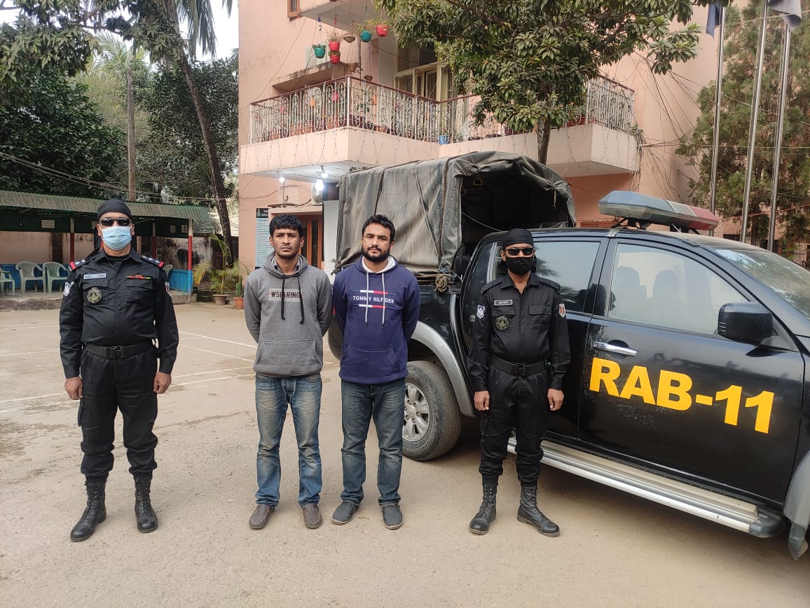 বুড়িচং থেকে ১০০ বোতল ফেন্সিডিলসহ দুইজন মাদক ব্যবসায়ী গ্রেফতার। বুড়িচং থেকে ১০০ বোতল ফেন্সিডিলসহ দুইজন মাদক ব্যবসায়ী গ্রেফতার।