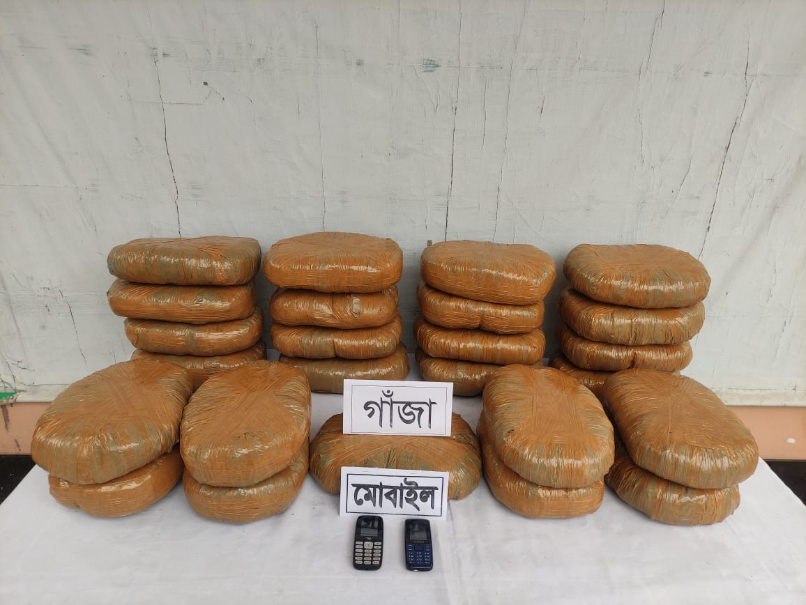 কুমিল্লায় প্রাইভেটকারে গাঁজা পরিবহনের সময় মাদক ব্যবসায়ী গ্রেফতার কুমিল্লায় প্রাইভেটকারে গাঁজা পরিবহনের সময় মাদক ব্যবসায়ী গ্রেফতার