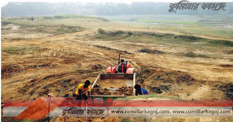 গোমতীর মাটি যাচ্ছে ইটভাটায় গোমতীর মাটি যাচ্ছে ইটভাটায়