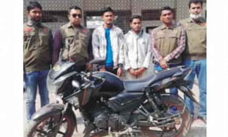 কুমিল্লায় ছিনতাই চক্রের দুই সদস্য গ্রেপ্তার কুমিল্লায় ছিনতাই চক্রের দুই সদস্য গ্রেপ্তার