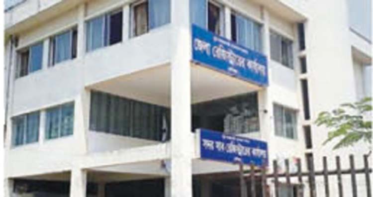 দলিল লেখকের আত্মসমর্পণের পর সহকারী গ্রেপ্তার দলিল লেখকের আত্মসমর্পণের পর সহকারী গ্রেপ্তার