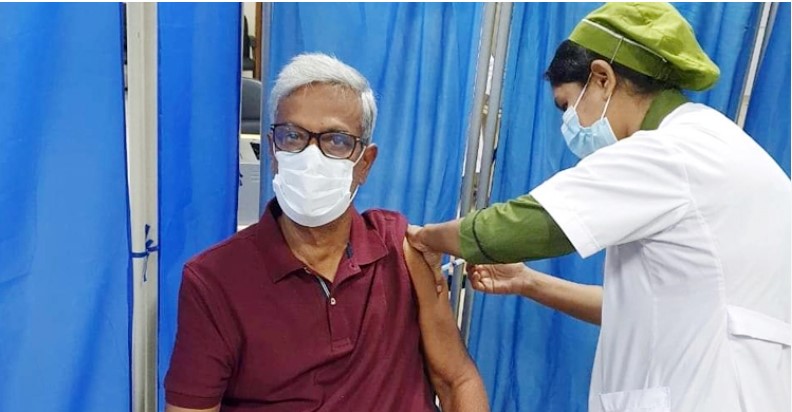 টিকা নিলেন বিএনপি নেতা ফারুক