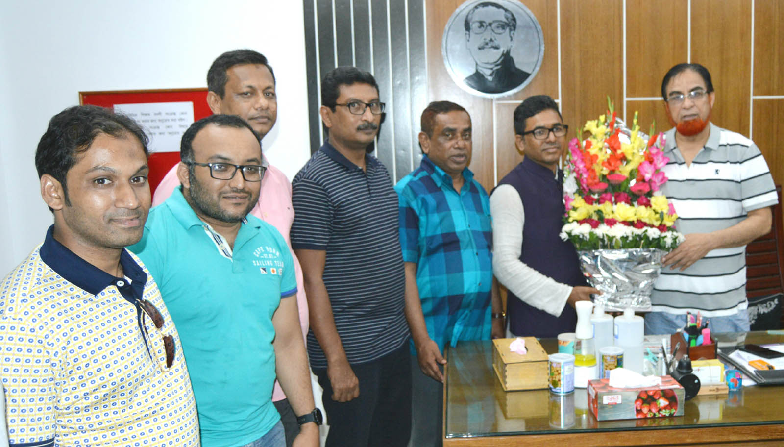 এমপি বাহারকে দেবীদ্বার উপজেলা চেয়ারম্যান আবুল কালামের ফুলেল শুভেচ্ছা এমপি বাহারকে দেবীদ্বার উপজেলা চেয়ারম্যান আবুল কালামের ফুলেল শুভেচ্ছা
