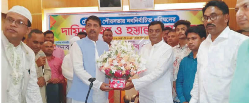চৌদ্দগ্রাম পৌর মেয়রের দায়িত্ব গ্রহণ চৌদ্দগ্রাম পৌর মেয়রের দায়িত্ব গ্রহণ