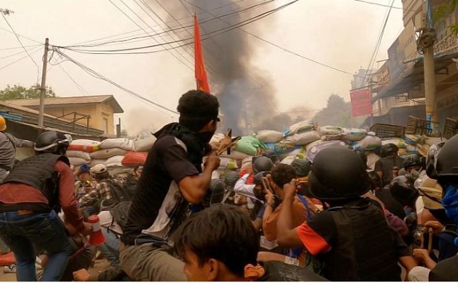 মিয়ানমারে তবুও চলছে বিক্ষোভ, ইয়াঙ্গুনে নিহত ৩