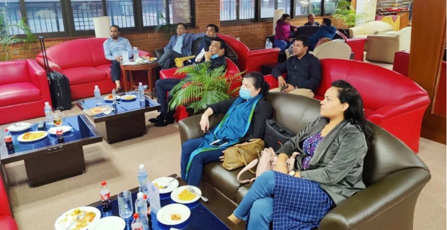 কাঠমান্ডু এয়ারপোর্টে টিভিতে ফাইনাল দেখতে হচ্ছে সালাউদ্দিনদের