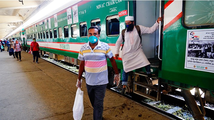অর্ধেক টিকিট বিক্রি করবে রেল