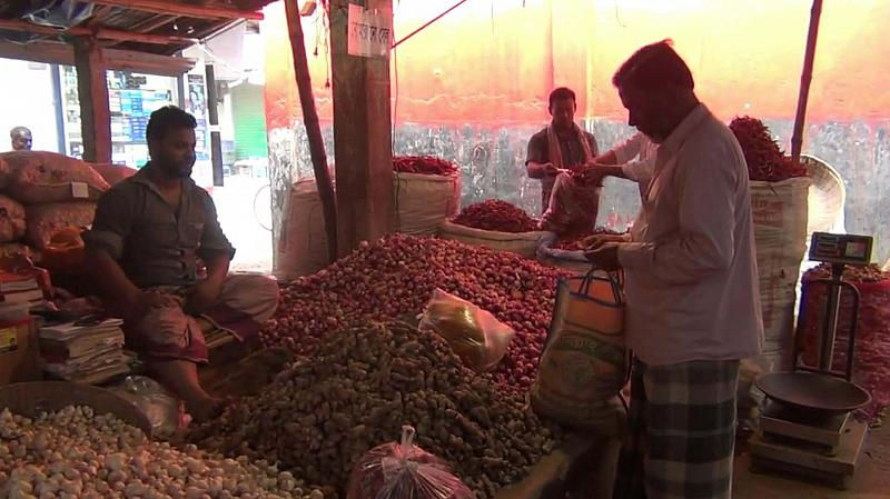 কমেছে পেঁয়াজের দাম