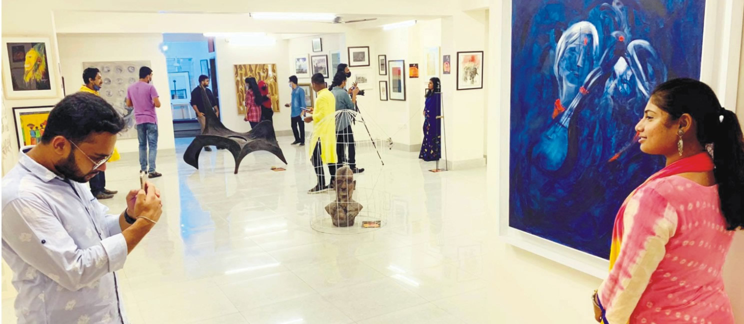 শিল্প অন্বেষুরা শিল্প প্রদর্শনীতে শিল্প অন্বেষুরা শিল্প প্রদর্শনীতে