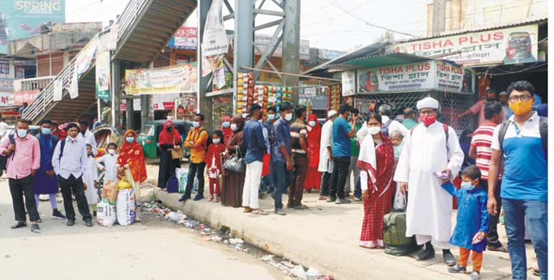 কুমিল্লায় ‘ঈদের আমেজে’ বাড়ি ফেরার ব্যস্ততা