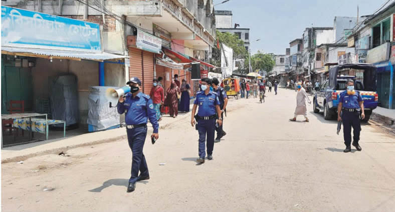 মানুষকে ঘরে রাখতে কাজ করছে পুলিশ