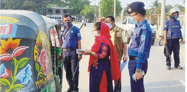 লকডাউন বাস্তবায়ন করতে ব্রাহ্মণপাড়ায় যৌথ অভিযান লকডাউন বাস্তবায়ন করতে ব্রাহ্মণপাড়ায় যৌথ অভিযান