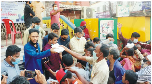 কুমিল্লায় দুস্থদের মাঝে ময়নামতি মেডিক্যাল কলেজ ছাত্রলীগের ইফতার বিতরণ