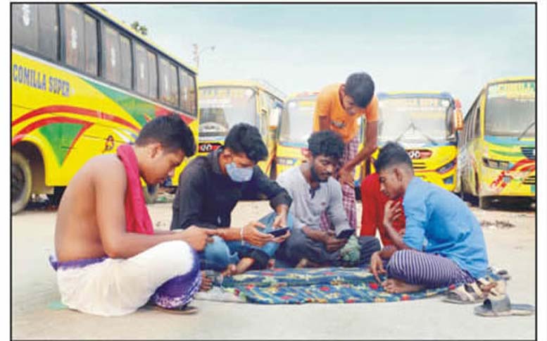 লকডাউনে কর্মহীন কুমিল্লার ৩০ হাজার পরিবহন শ্রমিক