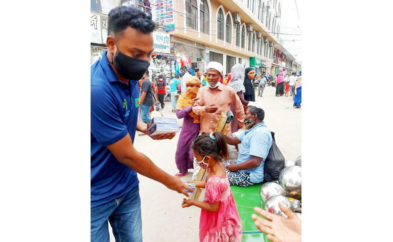 দেড়শ’ ছিন্নমূল মানুষকে ইফতার করালো শ্যাডো দেড়শ’ ছিন্নমূল মানুষকে ইফতার করালো শ্যাডো