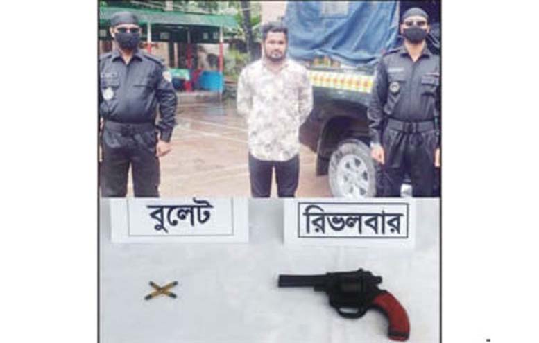 কুমিল্লায় রিভলবার-গুলিসহ ৯ মামলার আসামি গ্রেপ্তার কুমিল্লায় রিভলবার-গুলিসহ ৯ মামলার আসামি গ্রেপ্তার