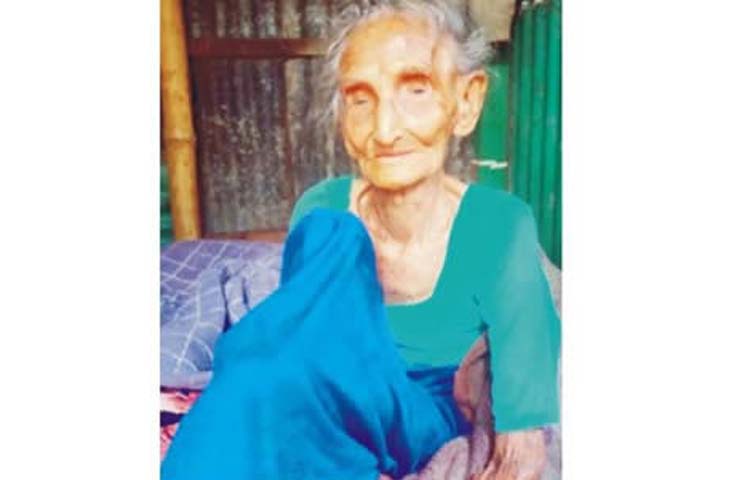 মুরাদনগরে সেই বৃদ্ধার বাড়িতে ইউএনও মুরাদনগরে সেই বৃদ্ধার বাড়িতে ইউএনও