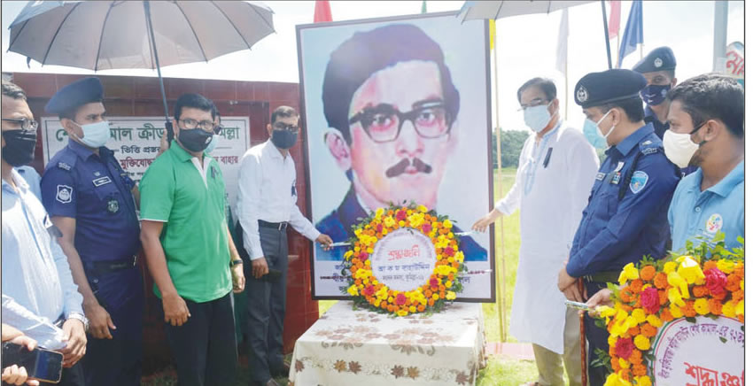কুমিল্লায় শেখ কামালের জন্মদিনে বৃক্ষরোপণ কুমিল্লায় শেখ কামালের জন্মদিনে বৃক্ষরোপণ