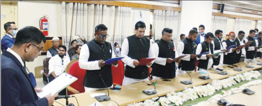 শপথ নিলেন কুমিল্লার ৩ উপজেলার নবনির্বাচিত ৩০ ইউপি চেয়ারম্যান শপথ নিলেন কুমিল্লার ৩ উপজেলার নবনির্বাচিত ৩০ ইউপি চেয়ারম্যান