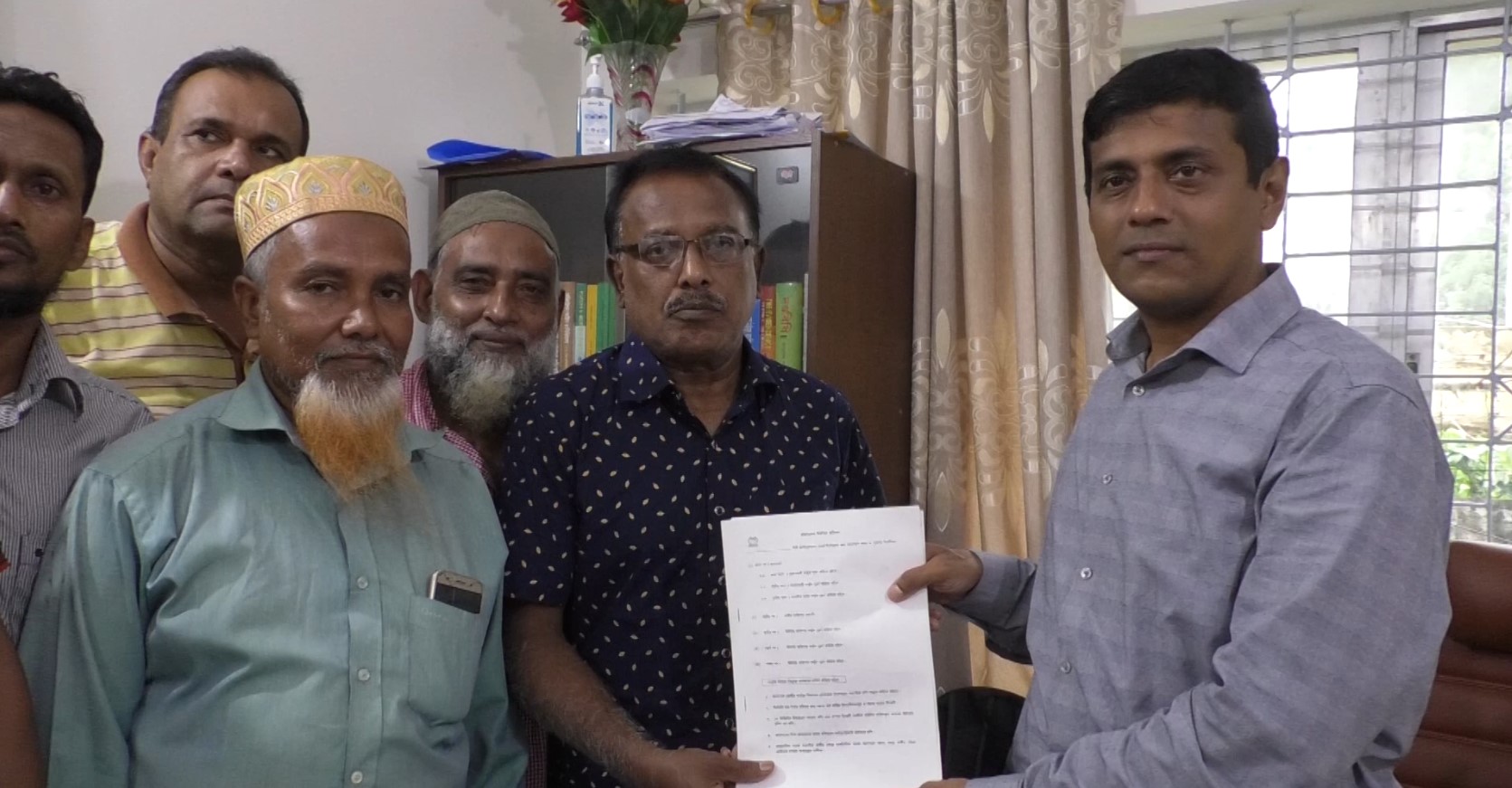 কুমিল্লায় উৎসবমুখর পরিবেশে চলছে মনোনয়ন সংগ্রহ