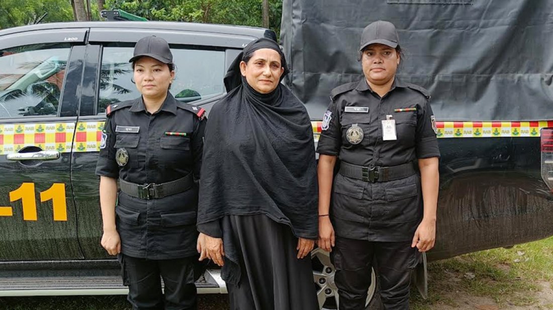 রেলস্টেশনে তরুণীকে হেনস্তায় অভিযুক্ত নারী গ্রেফতার