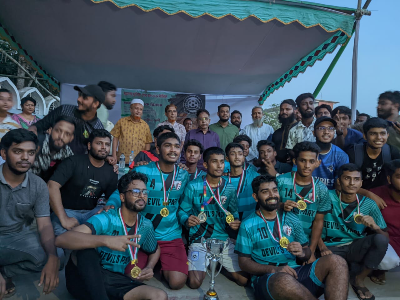 কুমিল্লা মহানগর ফুটসাল টুর্নামেন্টে চ্যাম্পিয়ন ডেভিলস পার্ক কুমিল্লা মহানগর ফুটসাল টুর্নামেন্টে চ্যাম্পিয়ন ডেভিলস পার্ক