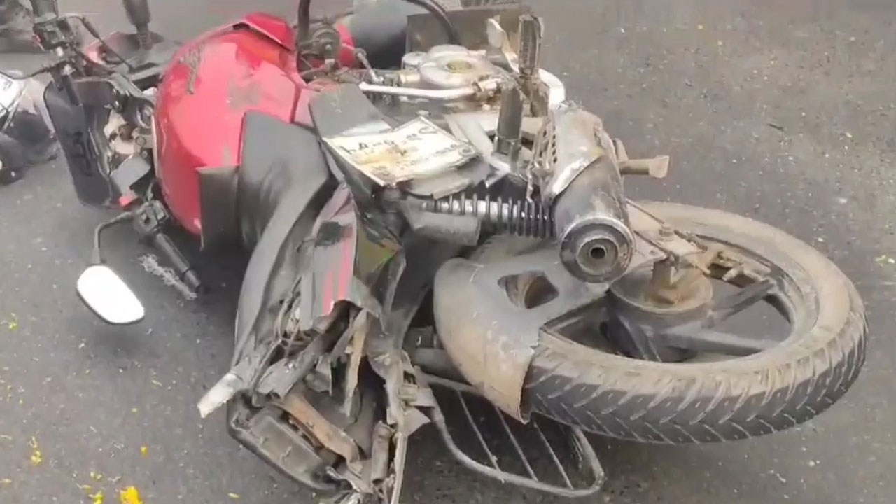 গাড়ির ধাক্কায় মোটরসাইকেল আরোহী দুই বন্ধু নিহত