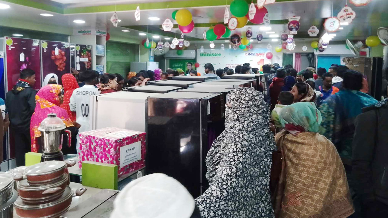 অর্ধেক দামে ফ্রিজ বিক্রি করছেন ফ্রিজ প্রতীকের প্রার্থী