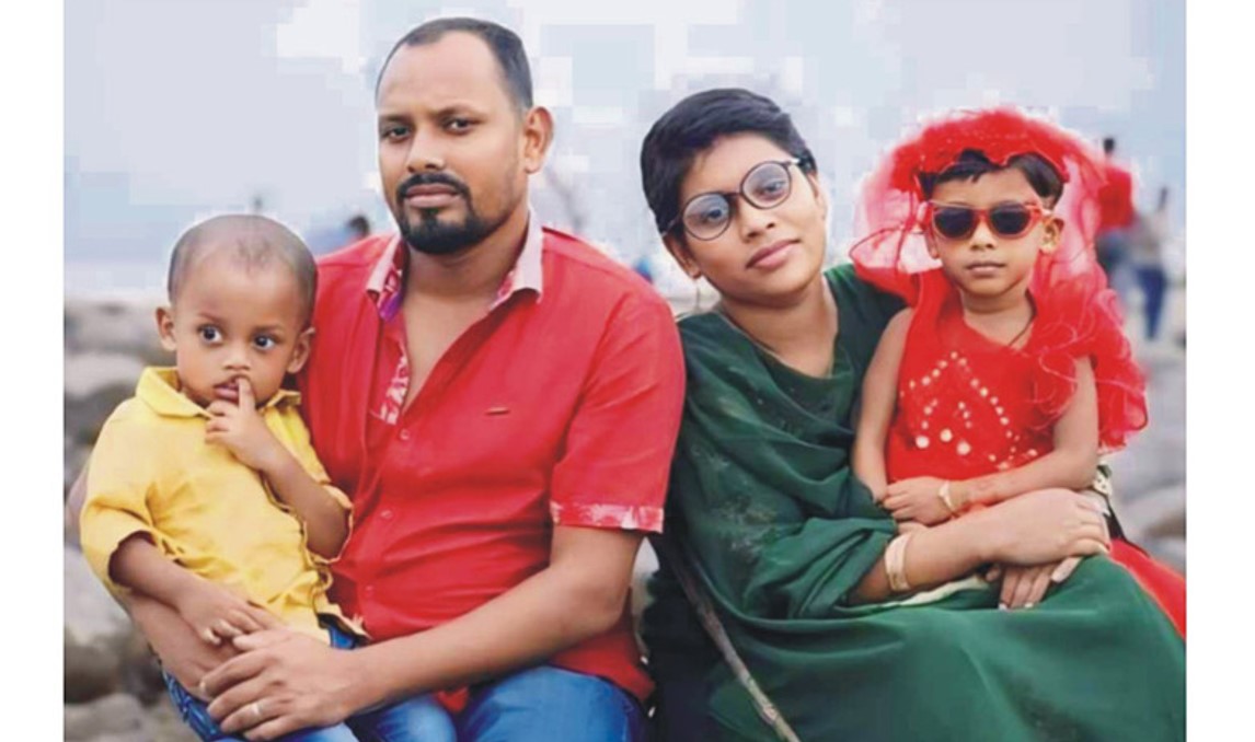  মেঘনায় নিখোঁজ কনস্টেবল  সোহেল ও তার পরিবার  শোকে স্তব্ধ পুরো গ্রাম