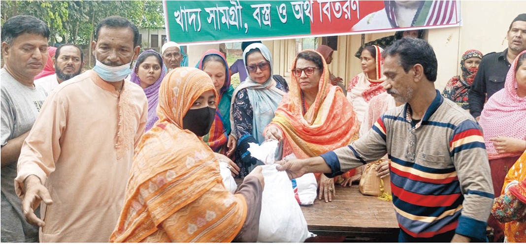   অধ্যক্ষ রওশন আরা মান্নানের উদ্যোগে ঈদ সামগ্রী বিতরণ 
