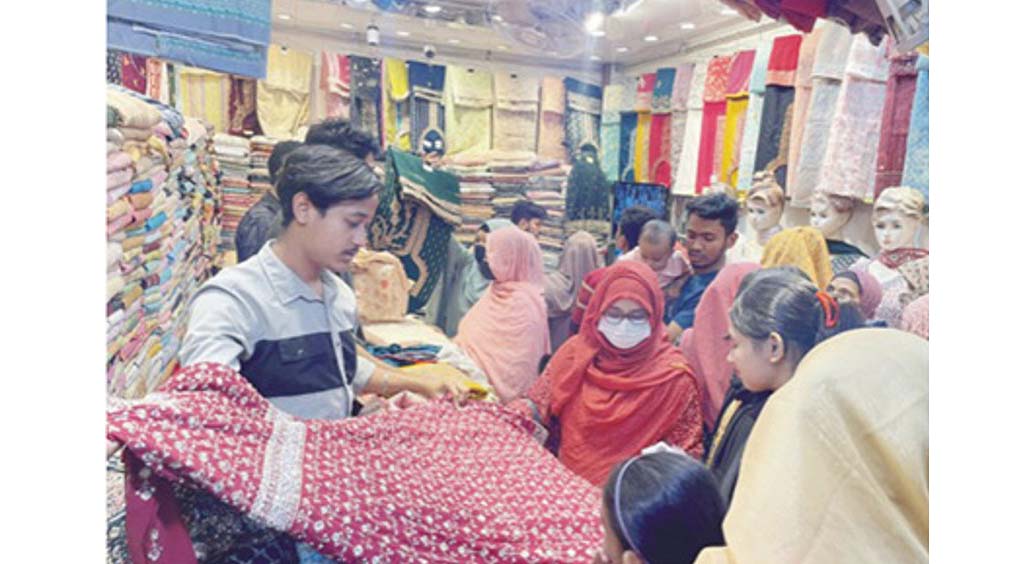   সাপ্তাহিক ছুটির দিনে কুমিল্লায়  জমজমাট ঈদের কেনাকাটা 