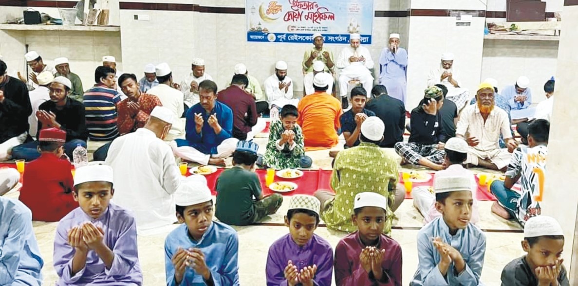  কুমিল্লা মহানগরীর পূর্ব রেইস কোর্স যুব সংগঠনের দোয়া ও ইফতার 