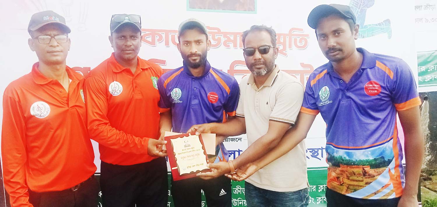  রেকর্ড সংখ্যক ছক্কার ম্যাচে ই.জেড ব্রাদার্সের জয় : ম্যাচ সেরা সাকিব 