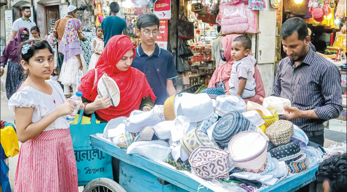  কুমিল্লায় পুরোদমে চলছে কেনাকাটা 