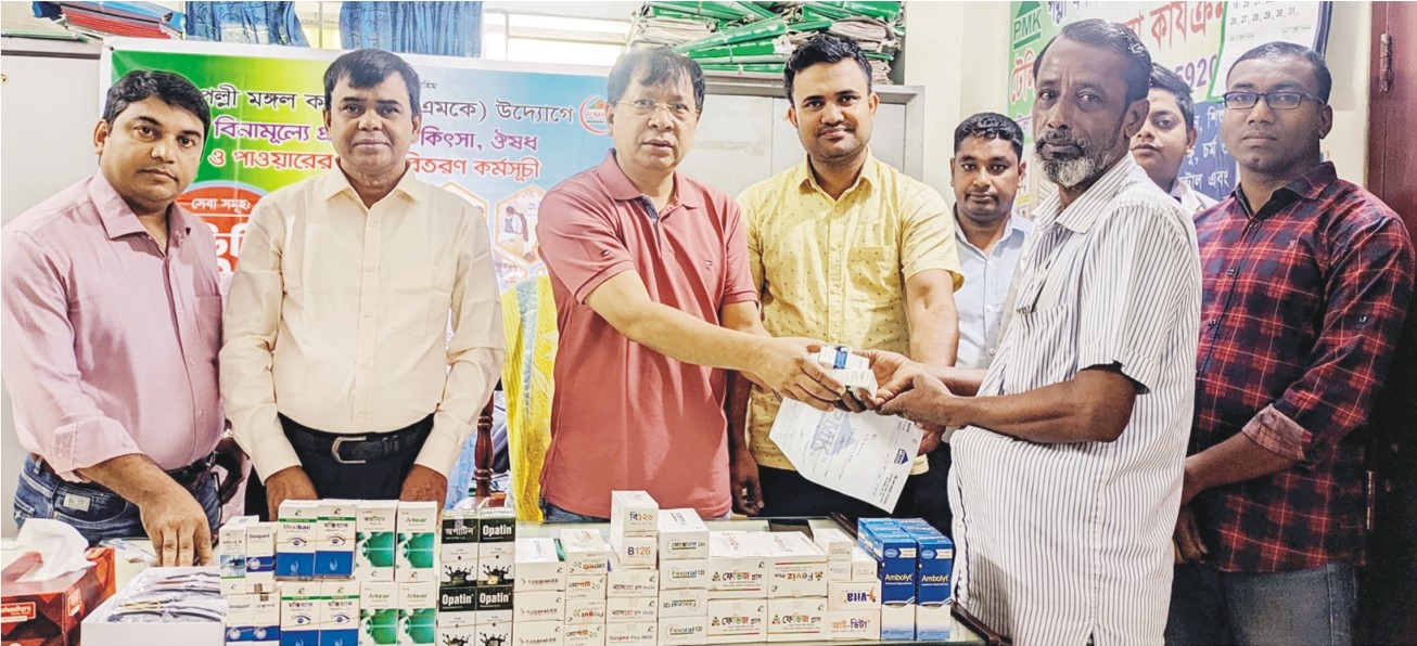  কুমিল্লা রেসকোর্সে পল্লী মঙ্গল কর্মসূচীর উদ্যোগে ফ্রি মেডিকেল ক্যাম্প