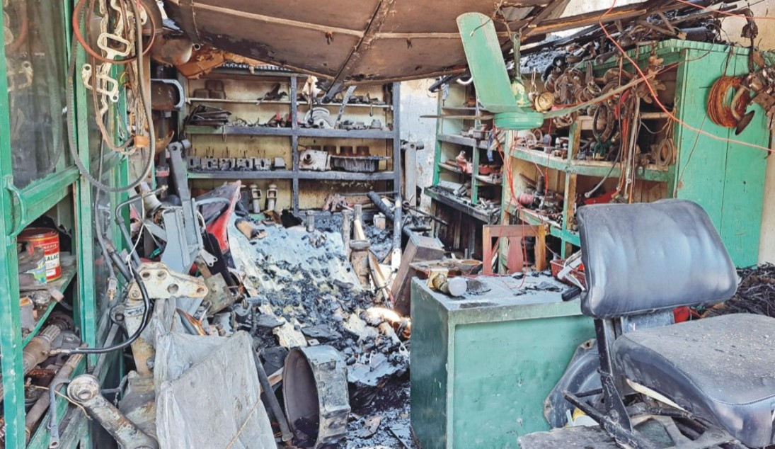  কুমিল্লায় অগ্নিকাণ্ডে ৫ দোকান ভস্মীভূত 