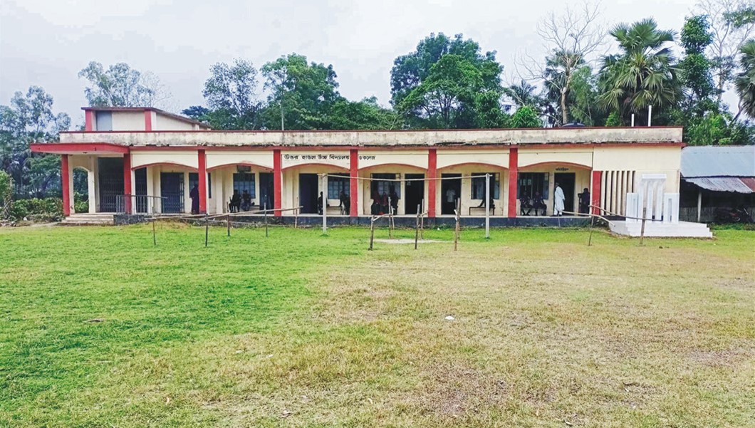   মনোহরগঞ্জে ভোটার আসতে বাধা 