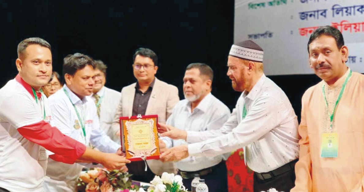  নিরাপদ সড়ক চাই দাউদকান্দি সেরা সংগঠনের পুরস্কারে ভূষিত 