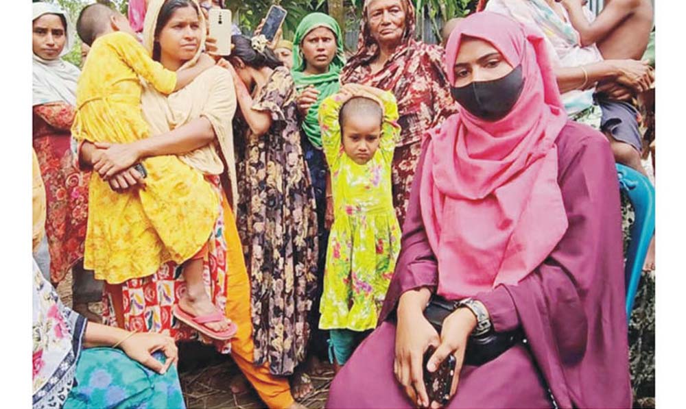  প্রবাসী স্বামীকে তালাক দিয়ে প্রেমিকের বাড়িতে তরুণী