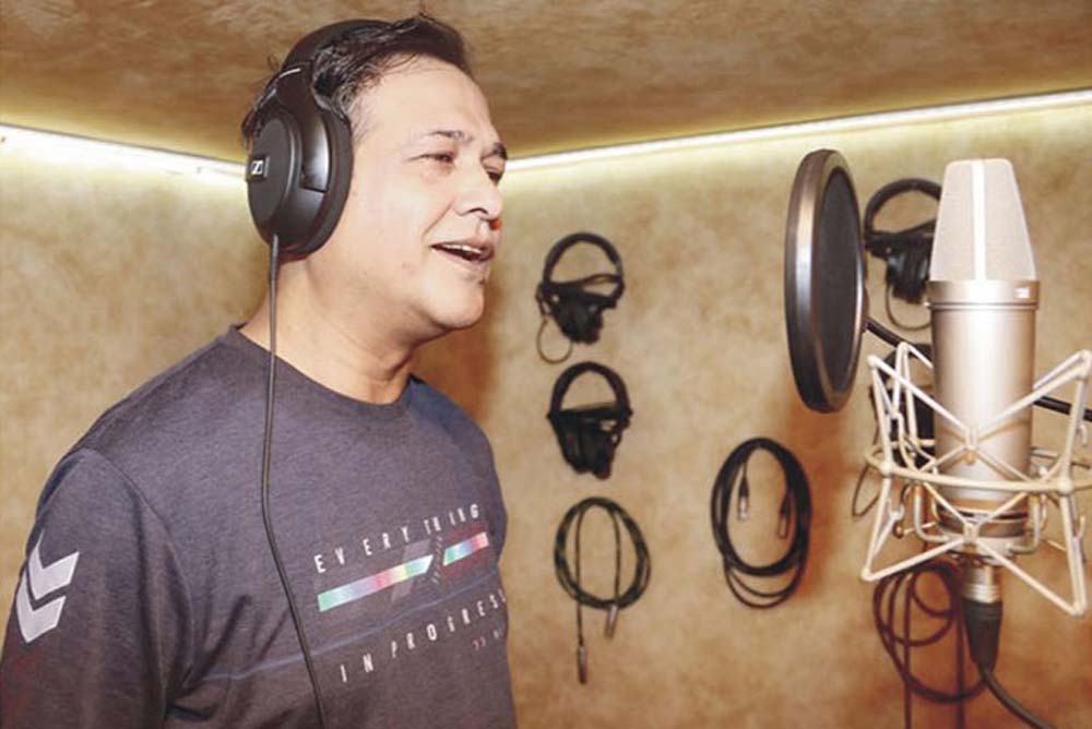  আলোচনায় আসিফ, লন্ডনে উড়াল গান অবমুক্ত হবে ব্রিটিশ পার্লামেন্ট হাউসে! 