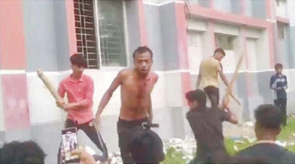  দাউদকান্দিতে যুবককে মারধরের ঘটনায় দুইজন গ্রেফতার 