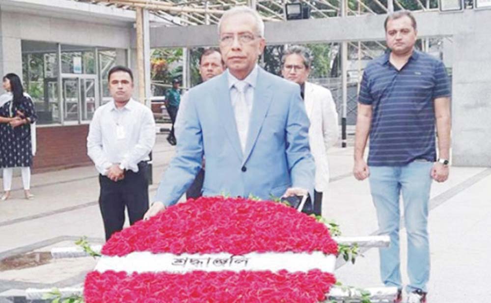   বঙ্গবন্ধুর প্রতিকৃতিতে প্রধানমন্ত্রীর নতুন প্রেস সচিবের শ্রদ্ধা