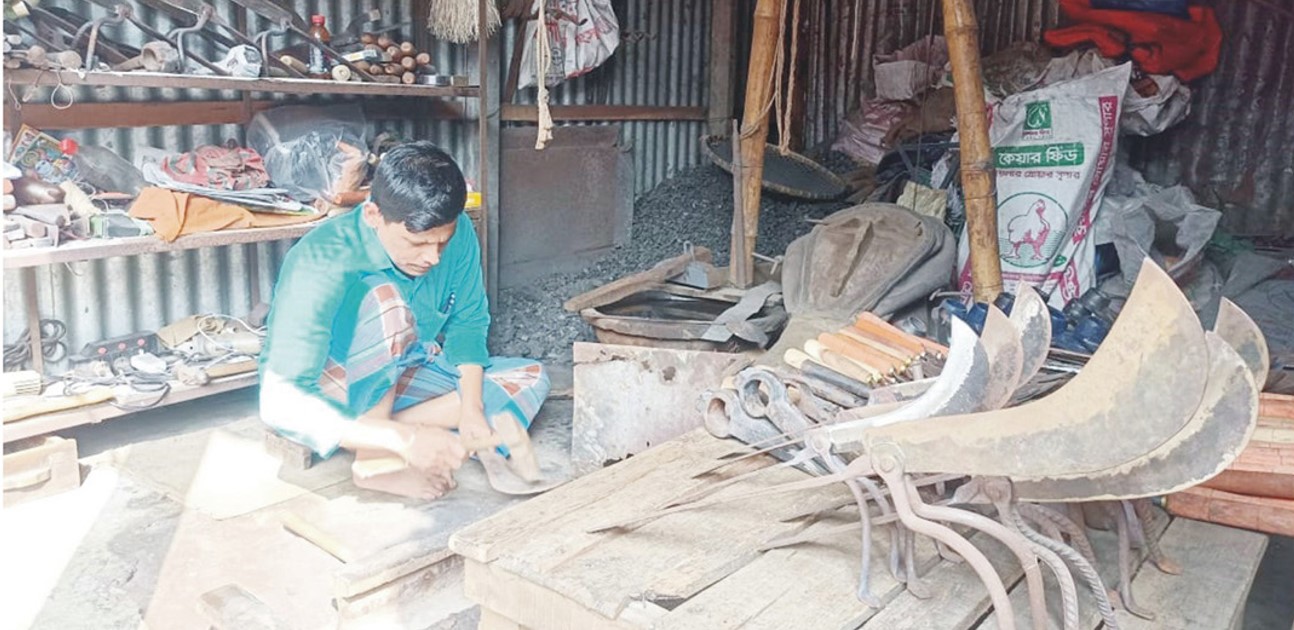  ঈদের আমেজ নেই কুমিল্লার কামার পল্লীতে